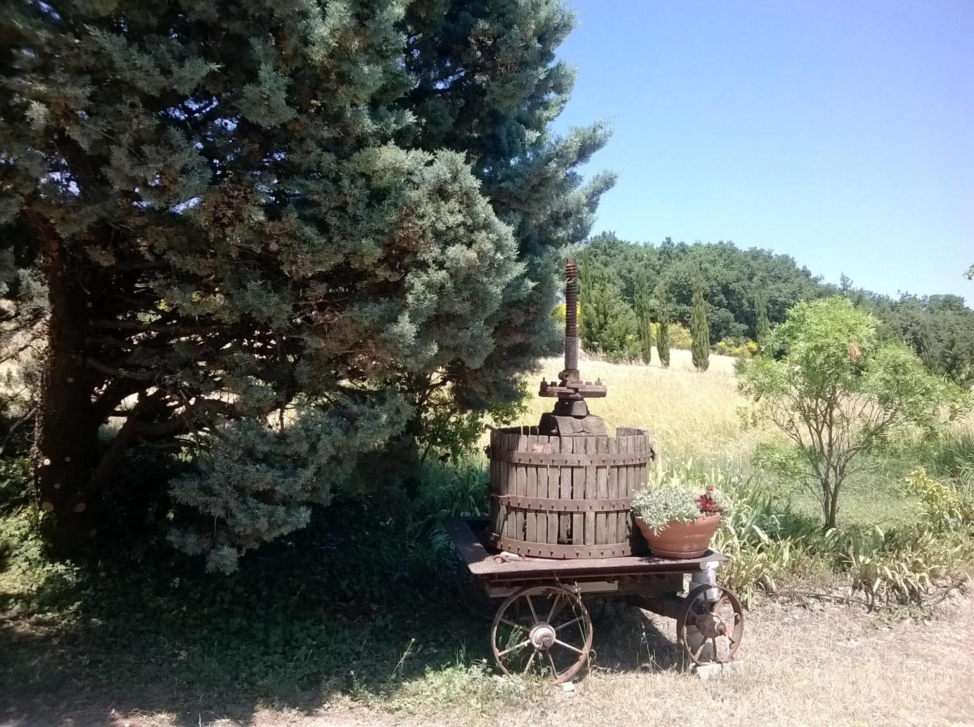 Le Val Leron Bed & Breakfast Valaurie Екстериор снимка