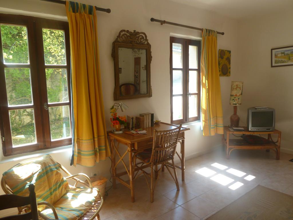 Le Val Leron Bed & Breakfast Valaurie Екстериор снимка