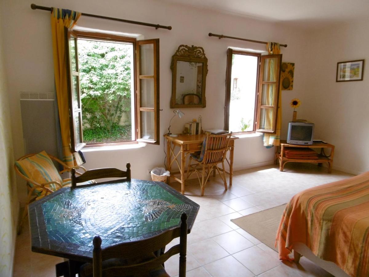 Le Val Leron Bed & Breakfast Valaurie Екстериор снимка